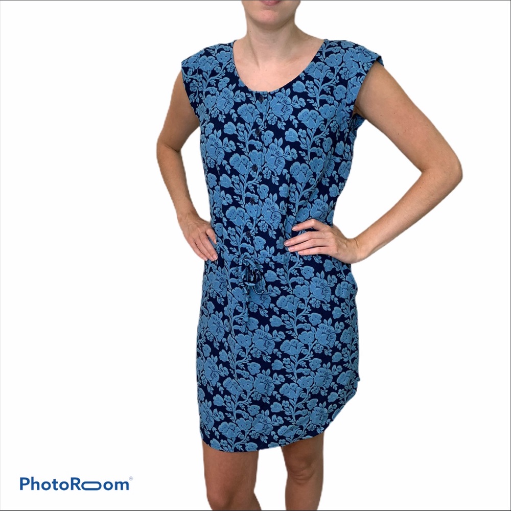 CAbi Women’s Blue Floral  Shift Dress Size Small - Picture 3 of 16